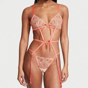 VICTORIA’S Secret VERY SEXY Sweetheart Strappy Teddy Lingerie